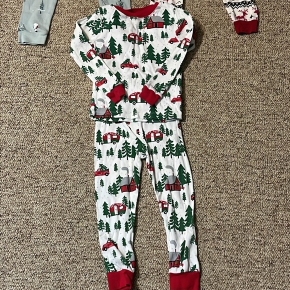 Boys holiday pajama bundle size 4T GUC - Picture 2 of 4